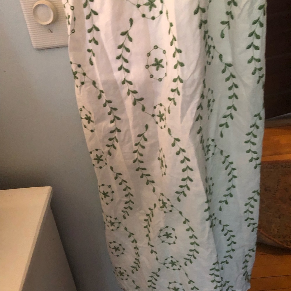 New Day/target NWOT White V-Neck Dress with Green Vine Embroidery - Picture 3 of 6